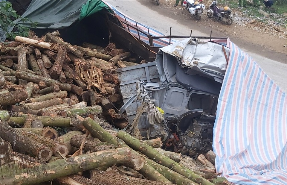 THỜI SỰ 18H CHIỀU 23/2/2021: Tai nạn thảm khốc ở Thanh Hóa khiến 7 người chết là do xe chở quá số người, chạy tốc độ cao.