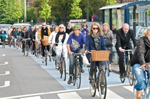 Nhiều người ở Anh quay lại với các phương tiện cá nhân, đặc biệt là xe đạp (28/03/2021)