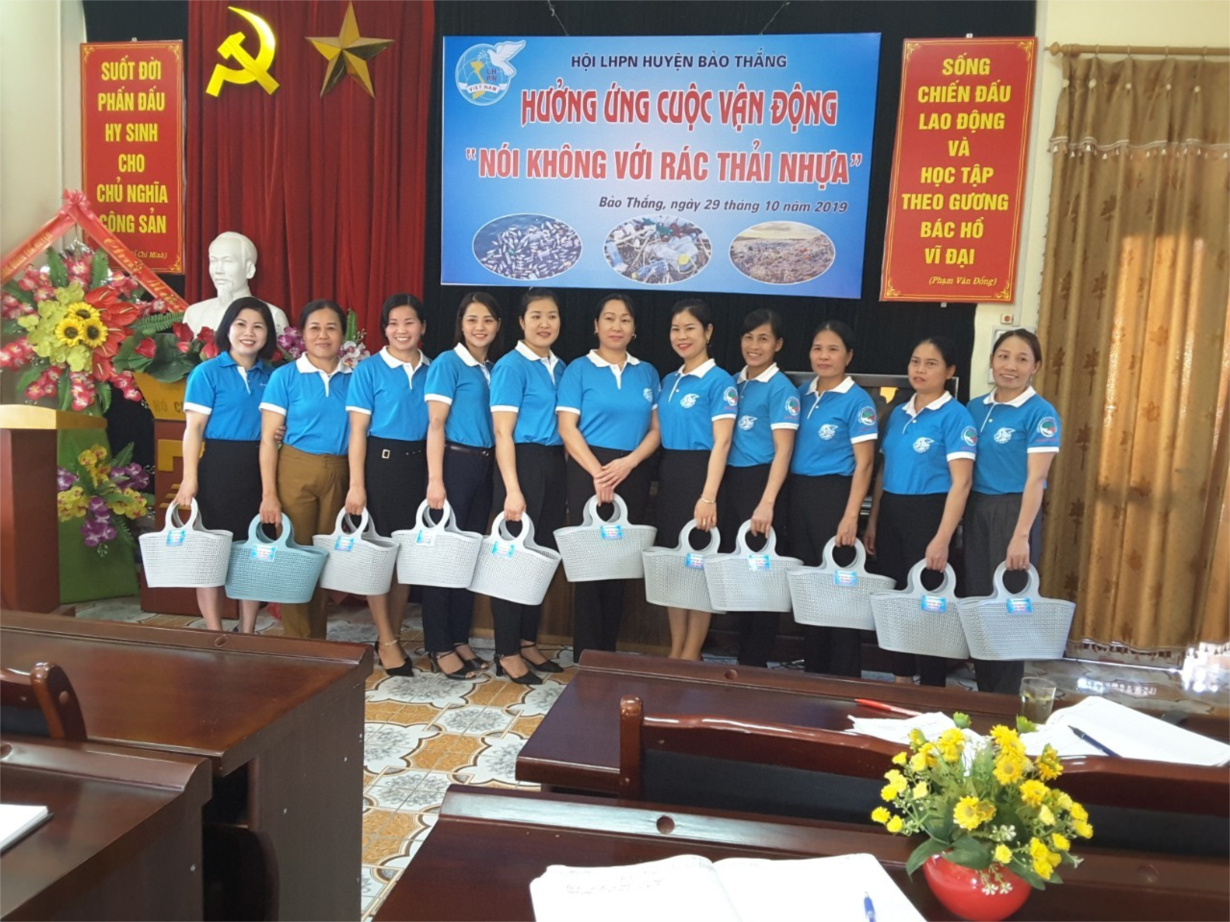 Phụ nữ Lào Cai dùng làn nhựa để giảm...rác thải nhựa (06/03/2021)