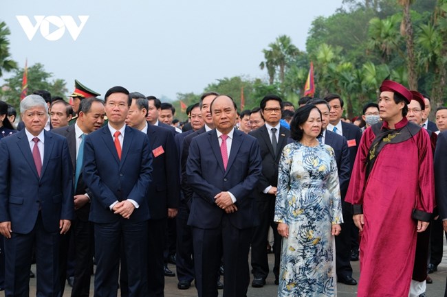 THỜI SỰ 12H TRƯA 21/04/2021: Chủ tịch nước Nguyễn Xuân Phúc và các lãnh đạo Đảng, Nhà nước dâng hương tưởng niệm các Vua Hùng nhân dịp Giỗ Tổ Hùng Vương