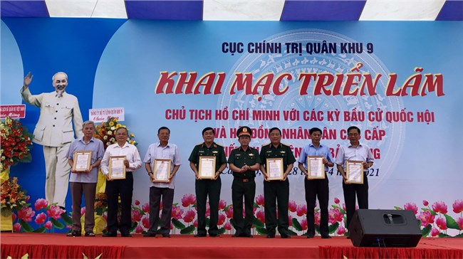 Cần Thơ: Triển lãm “Chủ tịch Hồ Chí Minh với các kỳ bầu cử QH và HĐND các cấp” (28/04/2021)