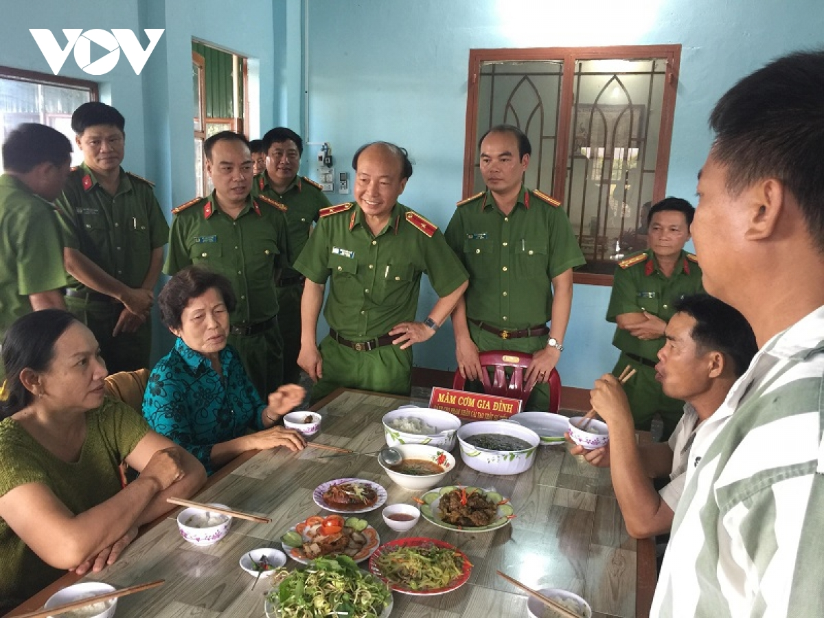 Gieo mầm thiện bằng những “bữa cơm gia đình” (10/5/2021)