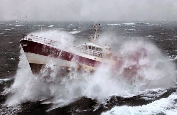 Kiến thức điều khiển neo đậu tàu thuyền trên biển khi có bão ( 23/6/2021)