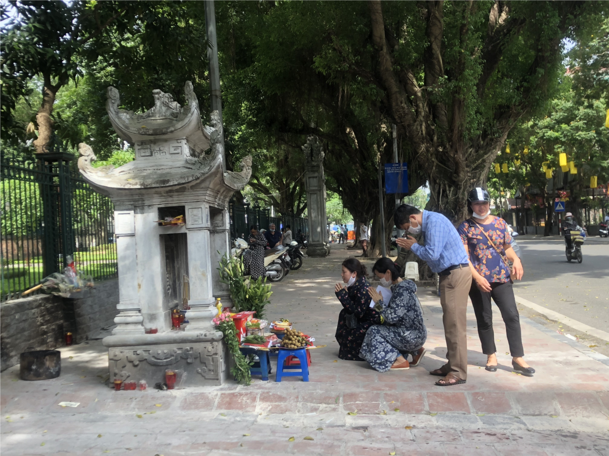 Hà Nội: Hàng trăm sĩ tử đến Văn Miếu vái vọng cầu may trước kỳ thi tốt nghiệp THPT (4/7/2021)
