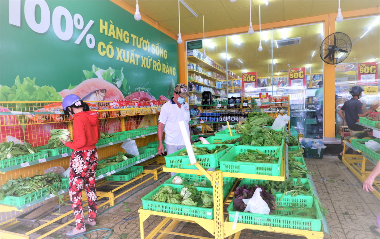 Cần Thơ: Dừng hoạt động chợ, người dân xếp hàng chờ mua thực phẩm ở các cửa hàng tiện ích (13/7/2021)
