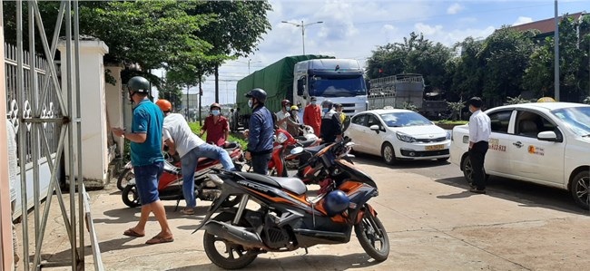 Đắk Lắk: Cấp nhỏ giọt “Giấy thông hành” âm tính, tài xế xe tải như ngồi đống lửa (10/7/2021)