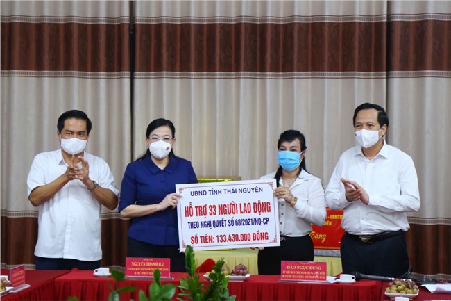 Thái Nguyên: Những lao động đầu tiên trong doanh nghiệp được nhận hỗ trợ từ Nghị quyết 68 (17/07/2021)