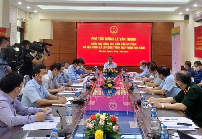 PTT Lê Văn Thành: Đảm bảo tuyệt đối vận hành xả lũ công trình thủy điện Hòa Bình (21/07/2021)