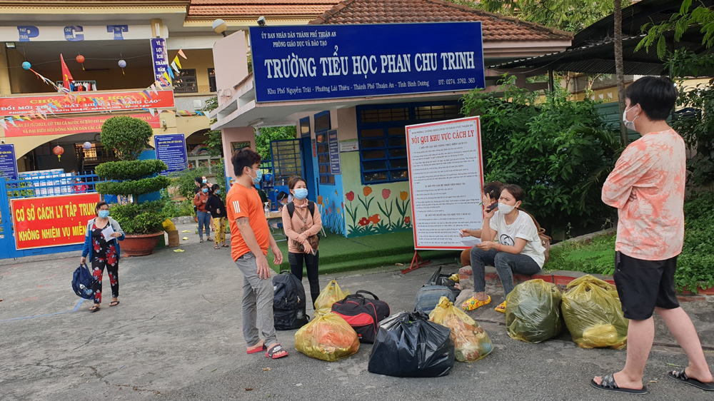 Bình Dương: F0 xuất viện, F1 hết cách ly không có xe đưa về (2/8/2021)