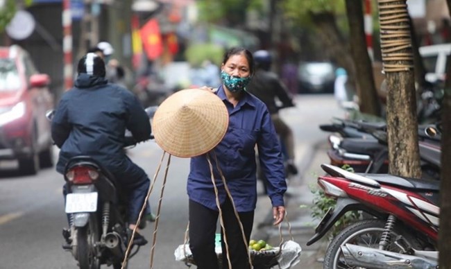 Hà Nội: Lao động tự do tạm trú ở Hà Nội không phải về quê xin xác nhận hỗ trợ (17/8/2021)