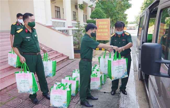 Bộ CHQS Sóc Trăng chung tay đẩy lùi dịch bệnh Covid-19 (23/08/2021)