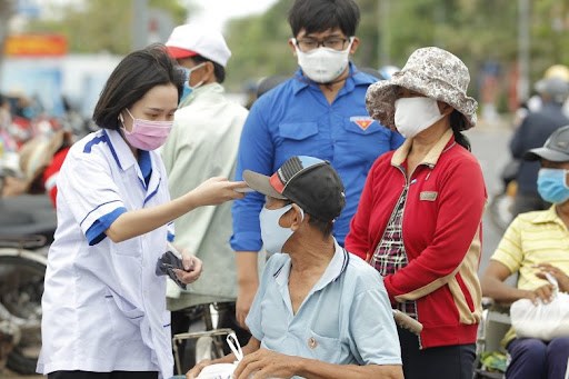 
Những “cựu F0” - Tình nguyện viên đặc biệt nơi tuyến đầu chống dịch (14/08/2021) 
