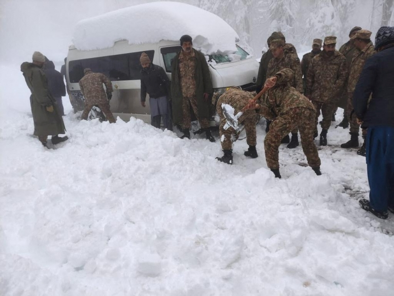 21 người chết rét trong ô tô ở Pakistan do tắc đường vì mưa tuyết (09/01/2022)