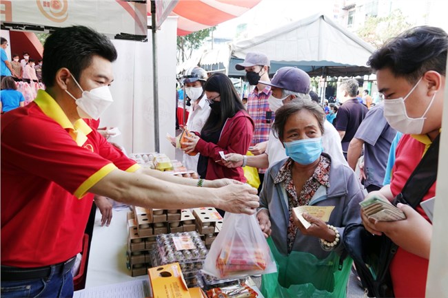 THỜI SỰ 12H TRƯA 11/1/2022: Nhiều địa phương bắt đầu triển khai các gian hàng bình ổn giá, hàng Tết 0 đồng hỗ trợ công nhân lao động và người dân nghèo