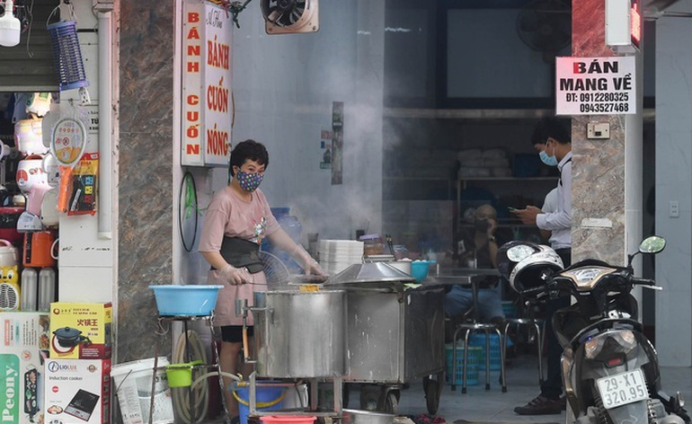 Ăn uống tại chỗ và chuyện chống dịch thời thích ứng (09/01/2022)