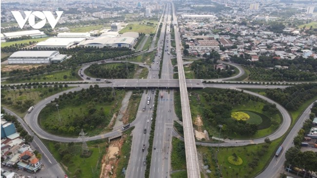 Làm thế nào để thúc đẩy kết nối hạ tầng giao thông vùng Đông Nam Bộ  (06/01/2022) 
 