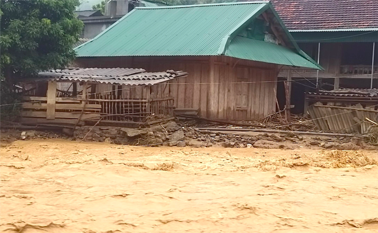 Nghệ An: Lũ quét 