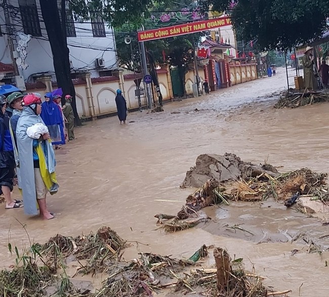 Nghệ An: “Không để người dân vùng lũ đói rét” (3/10/2022)