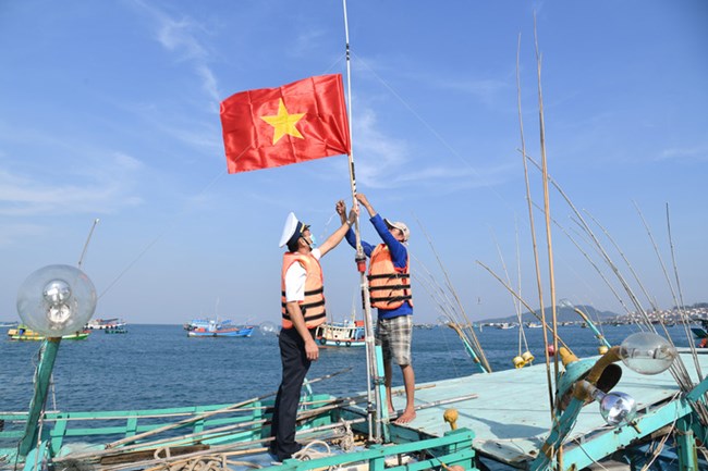 Đảm bảo an toàn, hỗ trợ ngư dân vươn khơi trên vùng biển Tây Nam (09/11/2022)