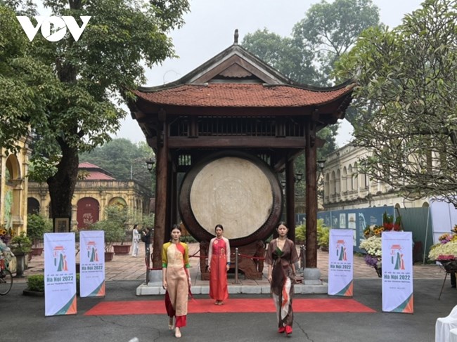 Lễ hội Áo dài du lịch Hà Nội 2022 đưa tà áo dài Việt Nam vươn ra thế giới (28/11/2022)