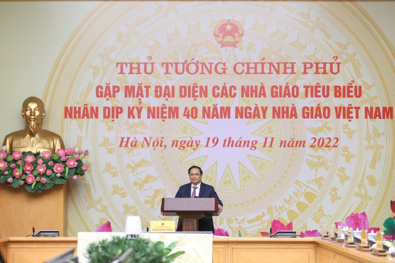 Thủ tướng Chính phủ Phạm Minh Chính gặp mặt các nhà giáo tiêu biểu và dự Lễ kỷ niệm 40 năm Ngày Nhà giáo Việt Nam (19/11/2022)