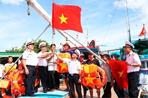 Lữ đoàn 955 tuyên truyền pháp luật biển  cho ngư dân vươn khơi bám biển (15/12/2022)