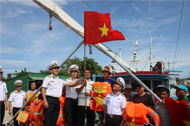 Vùng 4 Hải quân: Phối hợp tuyên truyền biển đảo, xây dựng thế trận lòng dân trên biển (30/12/2022)
