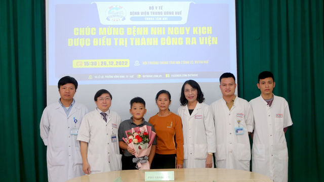 Dùng kỹ thuật ECMO cứu sống bé 10 tuổi bị nhiễm khuẩn huyết, hội chứng suy hô hấp cấp (27/12/2022) 