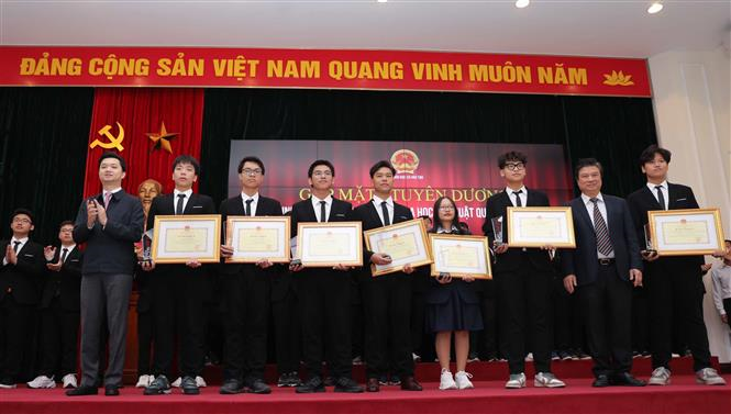 Tuyên dương học sinh đạt giải Olympic (26/12/2022)