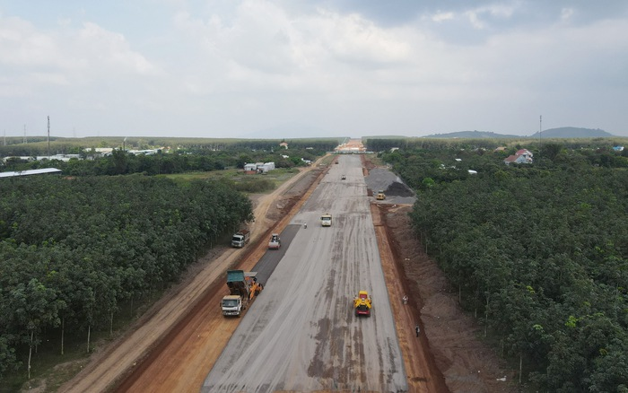 Thứ trưởng Bộ GTVT: Không vì tiến độ mà đánh đổi chất lượng ở cao tốc Bắc - Nam (1/12/2022)