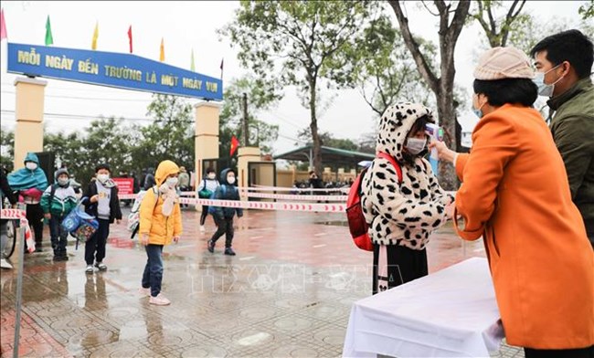 Hà Nội: Ngày đầu tiên trở lại trường của học sinh tiểu học và lớp 6 ở các huyện, thị ngoại thành (10/2/2022)
