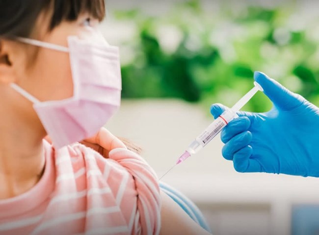 Tiêm vaccine COVID-19 cho trẻ em là thực thi quyền được tiêm chủng và không bị lây nhiễm bệnh tật (21/2/2022)