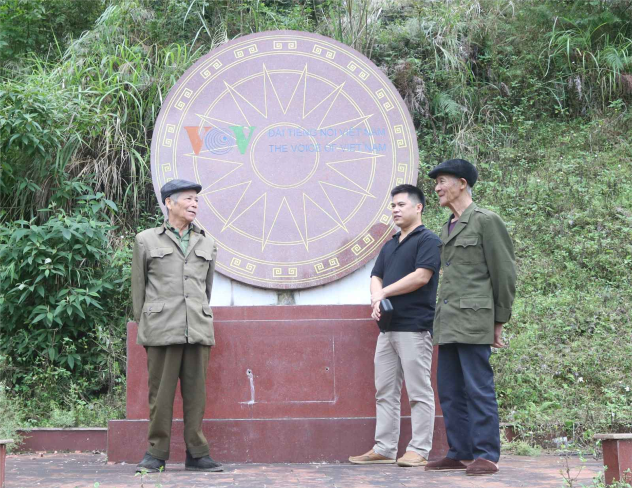 Cánh sóng từ hang Ngườm Chiêng (28/3/2022)