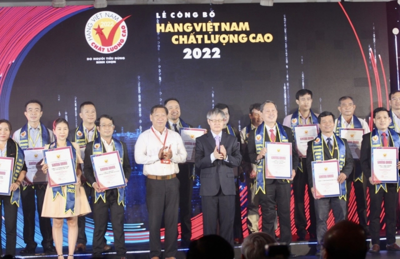 THỜI SỰ 21H30 ĐÊM 29/03/2022: Hơn 500 doanh nghiệp được trao chứng nhận “Hàng Việt Nam chất lượng cao”