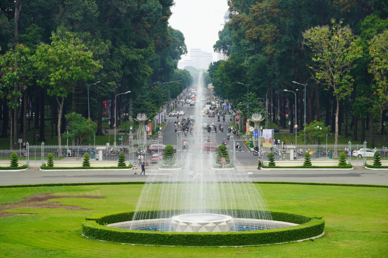 Nhiều người dân chọn tham quan những địa điểm quen thuộc ở Thành phố Hồ Chí Minh dịp nghỉ lễ (09/04/2022)