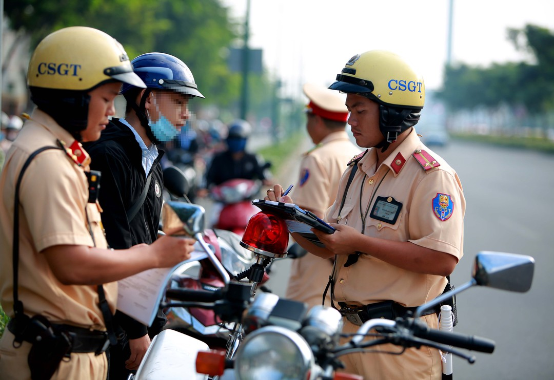 Cao điểm cảnh sát giao thông ra quân xử lý vi phạm (30/4/2022)