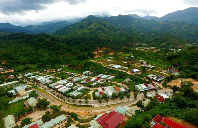 Trên quê hương Căn cứ Nước Là: Bỏ “phát, đốt, chọc, tỉa” sang “trồng cây, xây nhà” (21/04/2022)