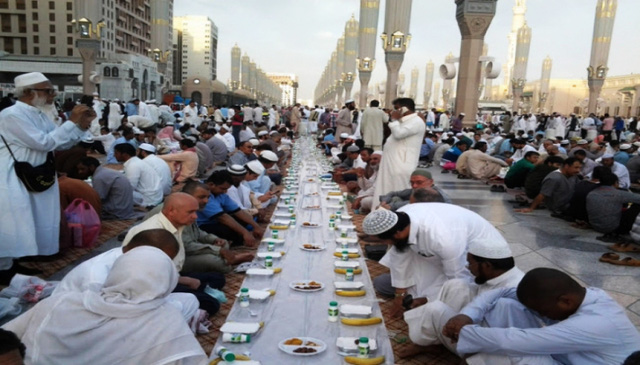 Thế giới Hồi giáo đón tháng lễ Ramađan trong sum họp và cầu nguyện cho hòa bình (04/4/2022)