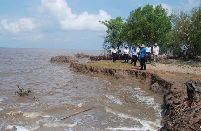 Mối nguy sạt lở bờ sông, xói lở bờ biển - tác động từ biến đổi khí hậu (07/04/2022)