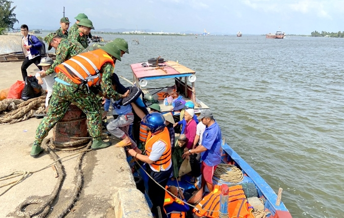 Ngư dân chủ động phòng tránh áp thấp nhiệt đới và bão sớm (06/04/2022)