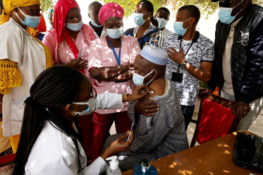 Câu chuyện vaccine ở châu Phi: Lúc cần không có, lúc có không cần (18/5/2022)