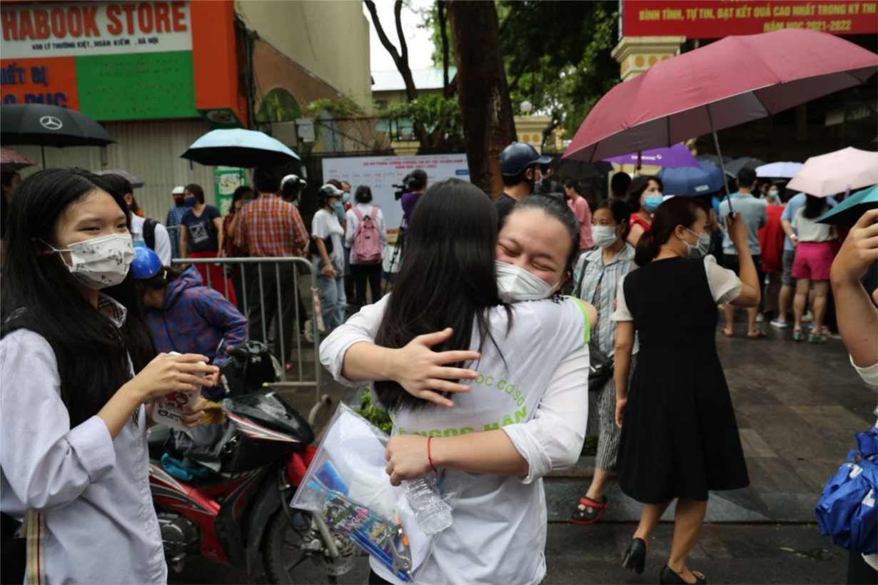 Hà Nội: Học sinh kết thúc ngày thi đầu tiên, đề thi vừa sức (18/06/2022)