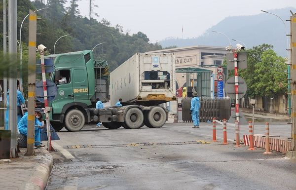Lạng Sơn: Hỗ trợ xuất khẩu hoa quả tươi chính vụ qua cửa khẩu (06/06/2022)