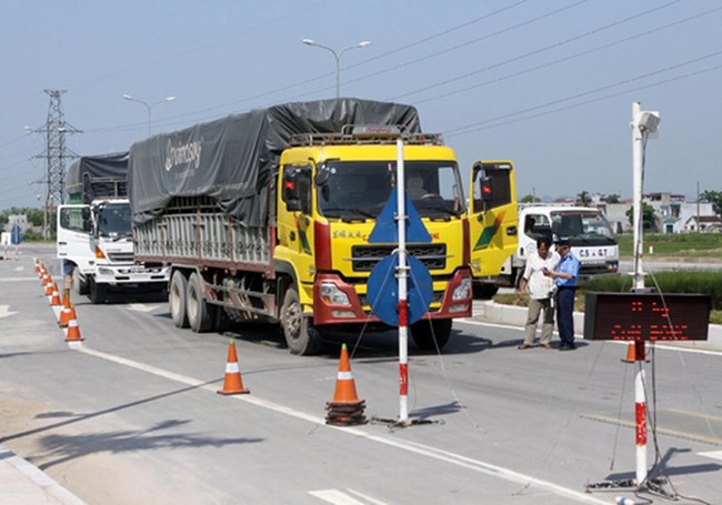 Thanh Hoá: “Khoá” xe quá tải phải xử lý tận gốc (24/6/2022)