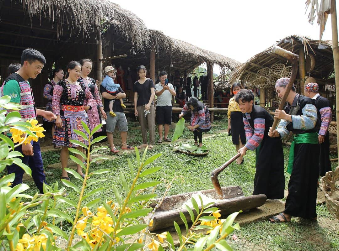 Nét đẹp say lòng du khách nơi cửa ngõ Sơn La (13/8/2022)