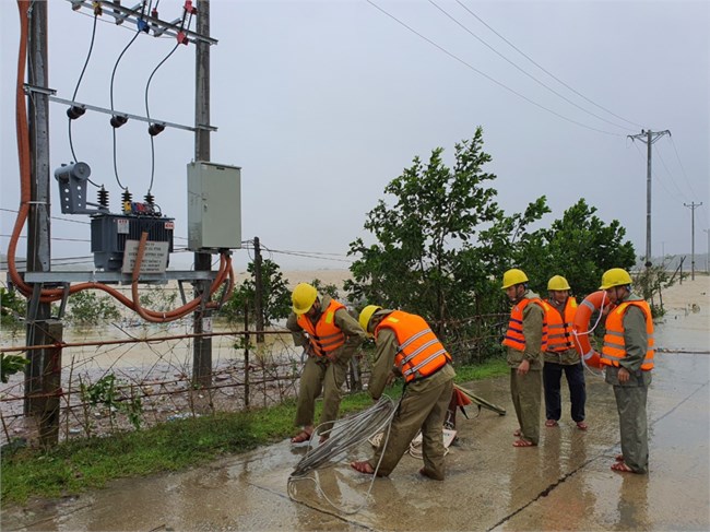 THỜI SỰ 21H30 ĐÊM 26/8/2022: Mưa lũ làm gián đoạn cung cấp điện cho hơn 8.800 hộ dân tại Quảng Ninh