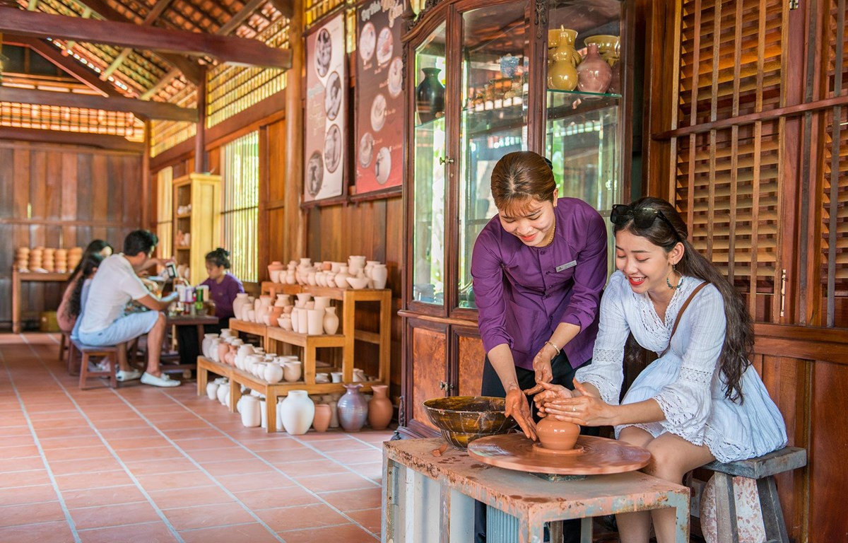 Phát triển du lịch tại các tỉnh vùng cao tạo sinh kế bền vững cho người dân bản địa (30/08/2022) 