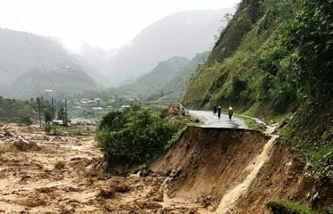 THỜI SỰ 12H TRƯA 10/8/2022: Chủ động sơ tán người dân khỏi các vùng có nguy cơ sạt lở do ảnh hưởng của cơn bão số 2. 