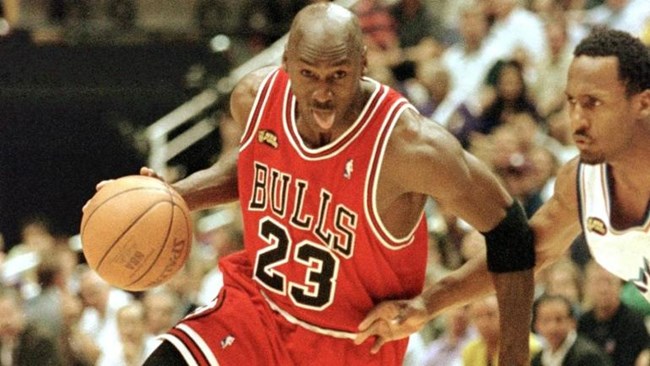 Bonhams sắp bán đấu giá cặp vé trận ra mắt NBA của huyền thoại bóng rổ Michael Jordan (07/9/2022)