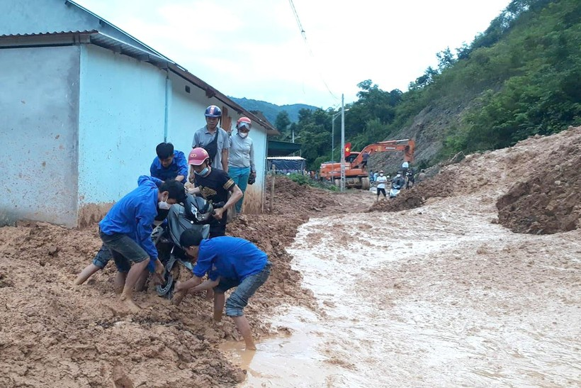 THỜI SỰ 12H TRƯA 13/9/2022: Chính quyền tỉnh Nghệ An khẩn trương cứu trợ, khắc phục mưa lũ tại huyện miền núi Kỳ Sơn